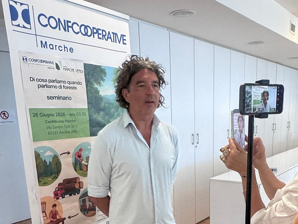 Il Direttore Tecnico di SAF Marche e Presidente di Pro.m.oter., Dott. Agr. Francesco Leporoni, ha portato il proprio contributo al seminario sulla gestione sostenibile delle foreste marchigiane
